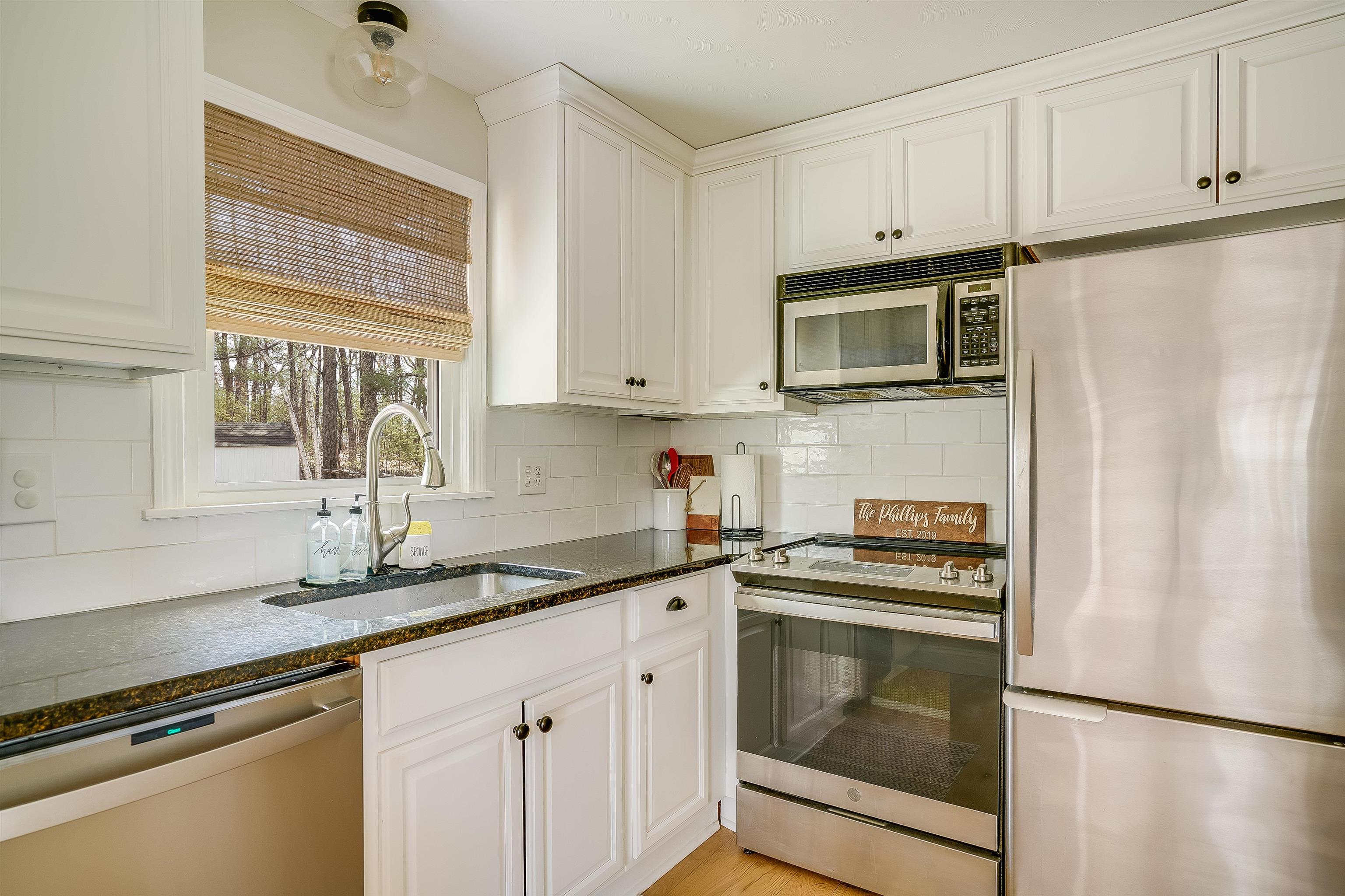 6 Diana Road Derry, NH 03038 - Photo 15 of 38