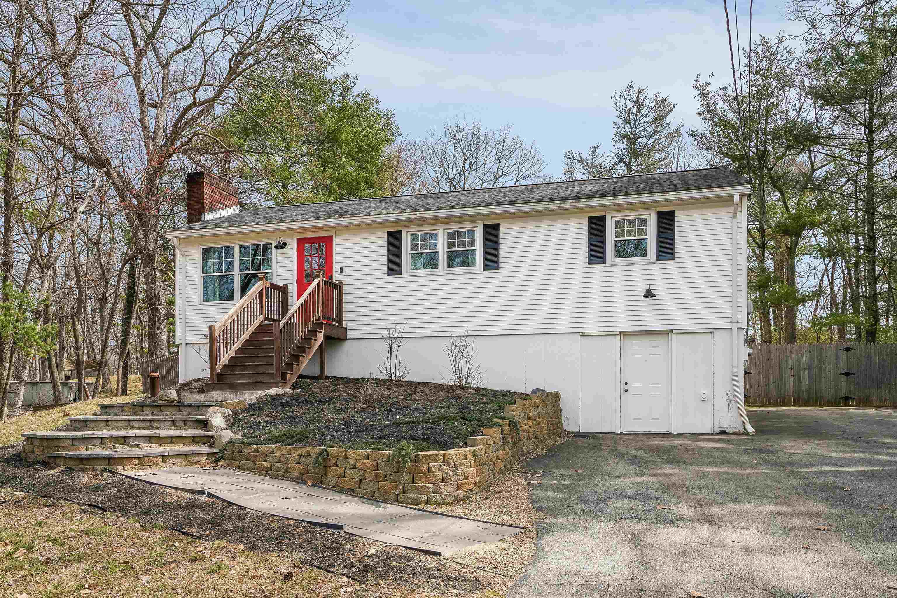 6 Diana Road Derry, NH 03038 - Photo 3 of 38