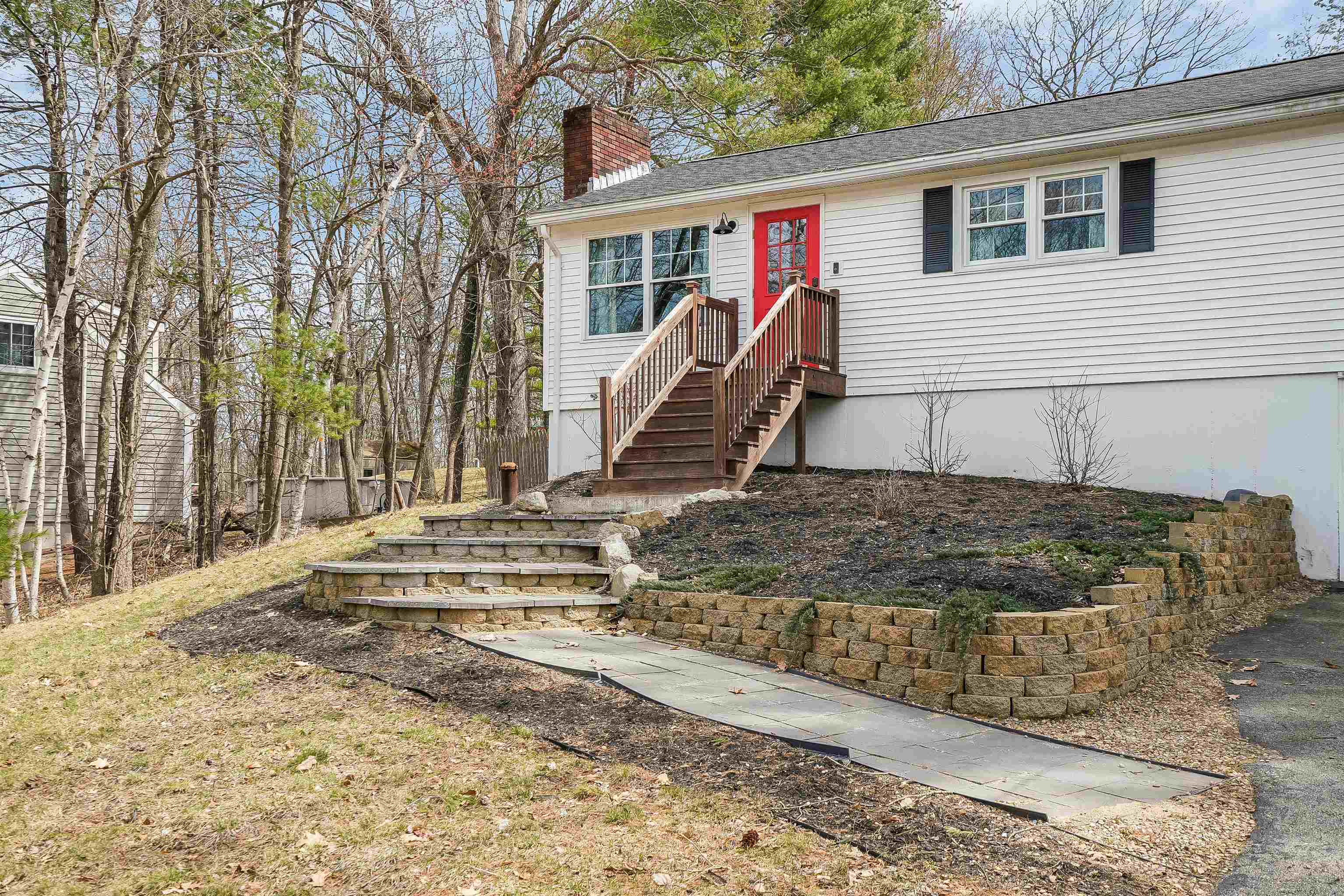 6 Diana Road Derry, NH 03038 - Photo 6 of 38