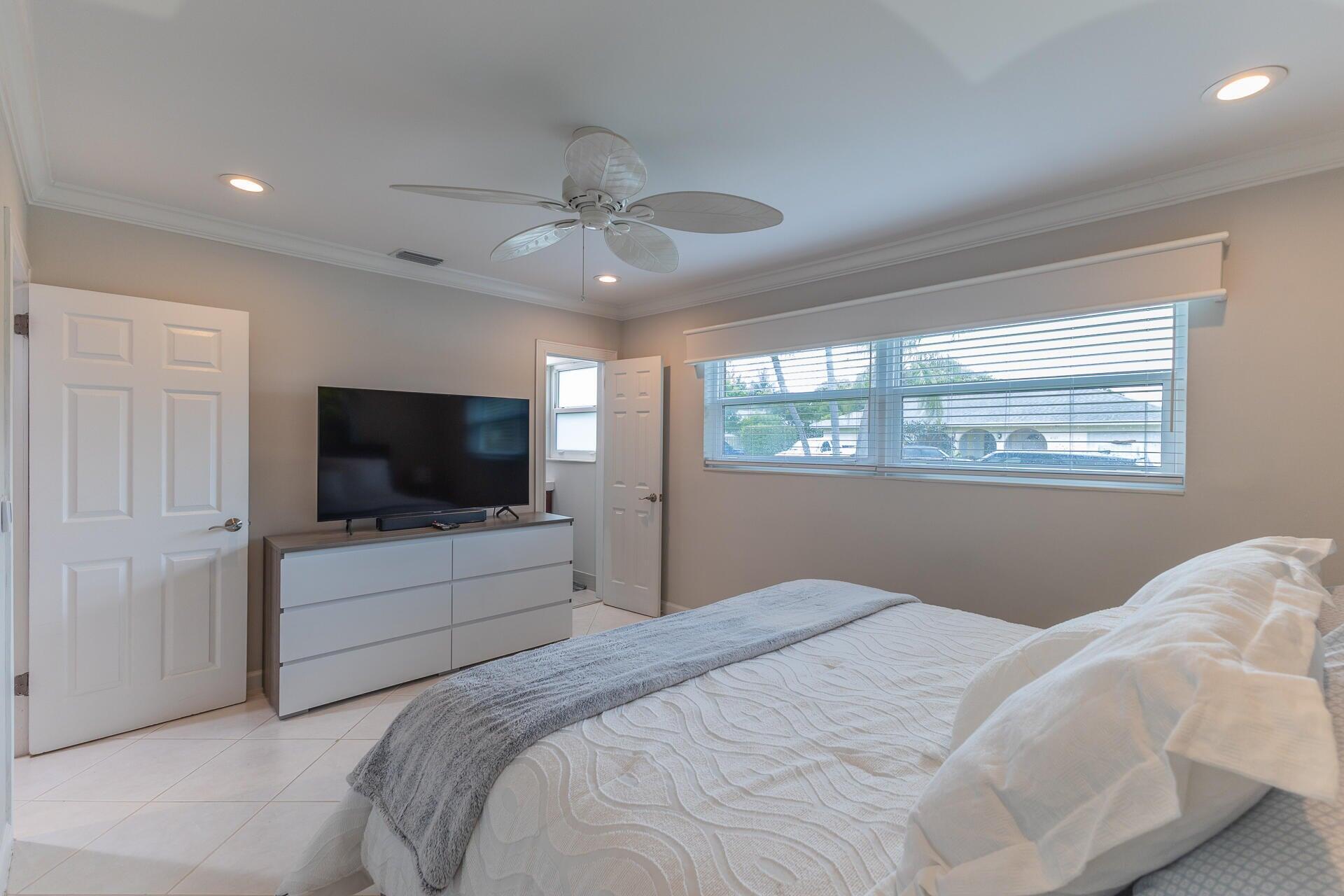 498 Northeast 47th Street Boca Raton, FL 33431 - Photo 18 of 27 20240410211855691868000000-o