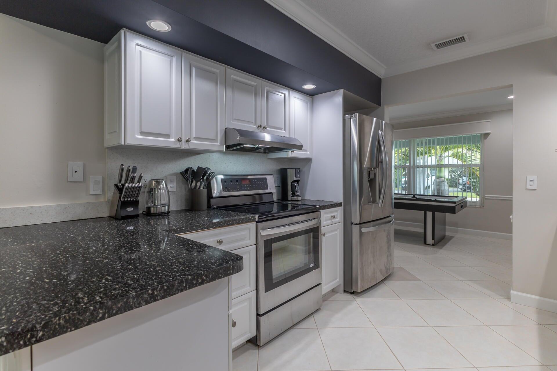 498 Northeast 47th Street Boca Raton, FL 33431 - Photo 9 of 27 20240410211924711457000000-o