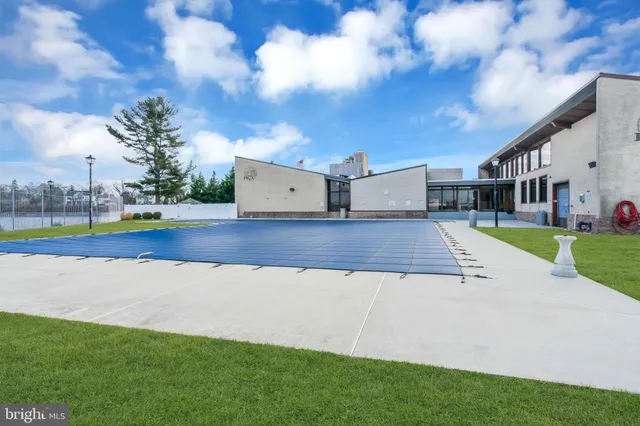a view of a garden with lawn chairs