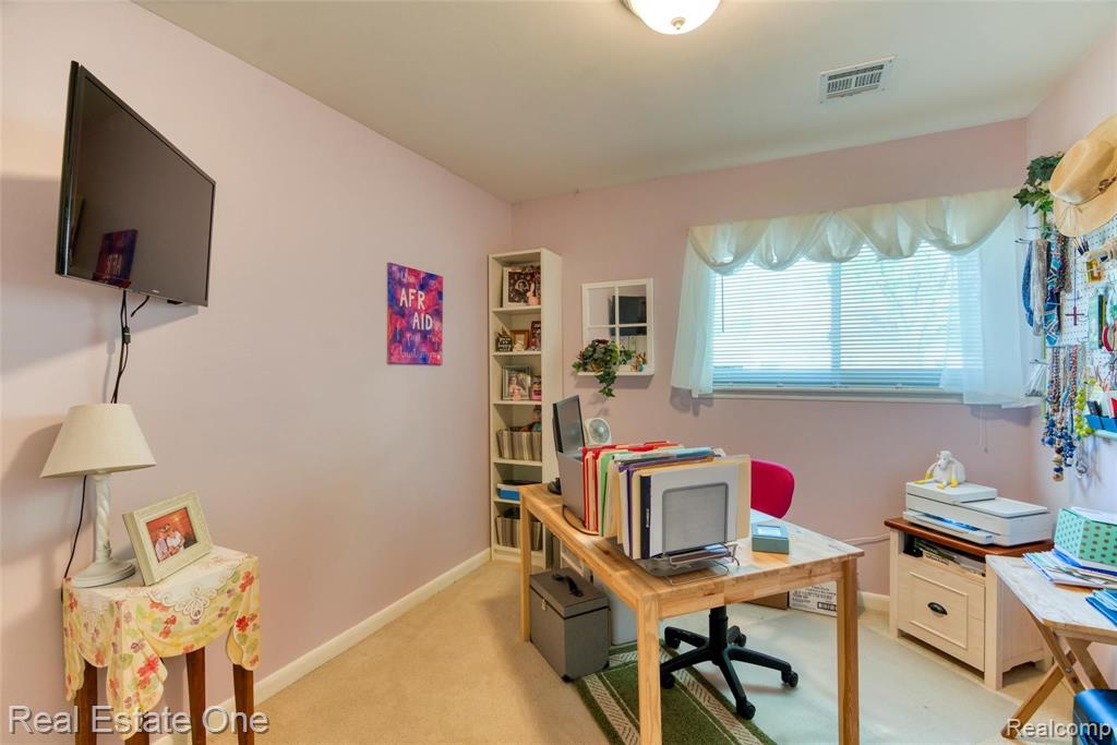 23374 Tuck Road Farmington Hills, MI 48336 - Photo 20 of 26