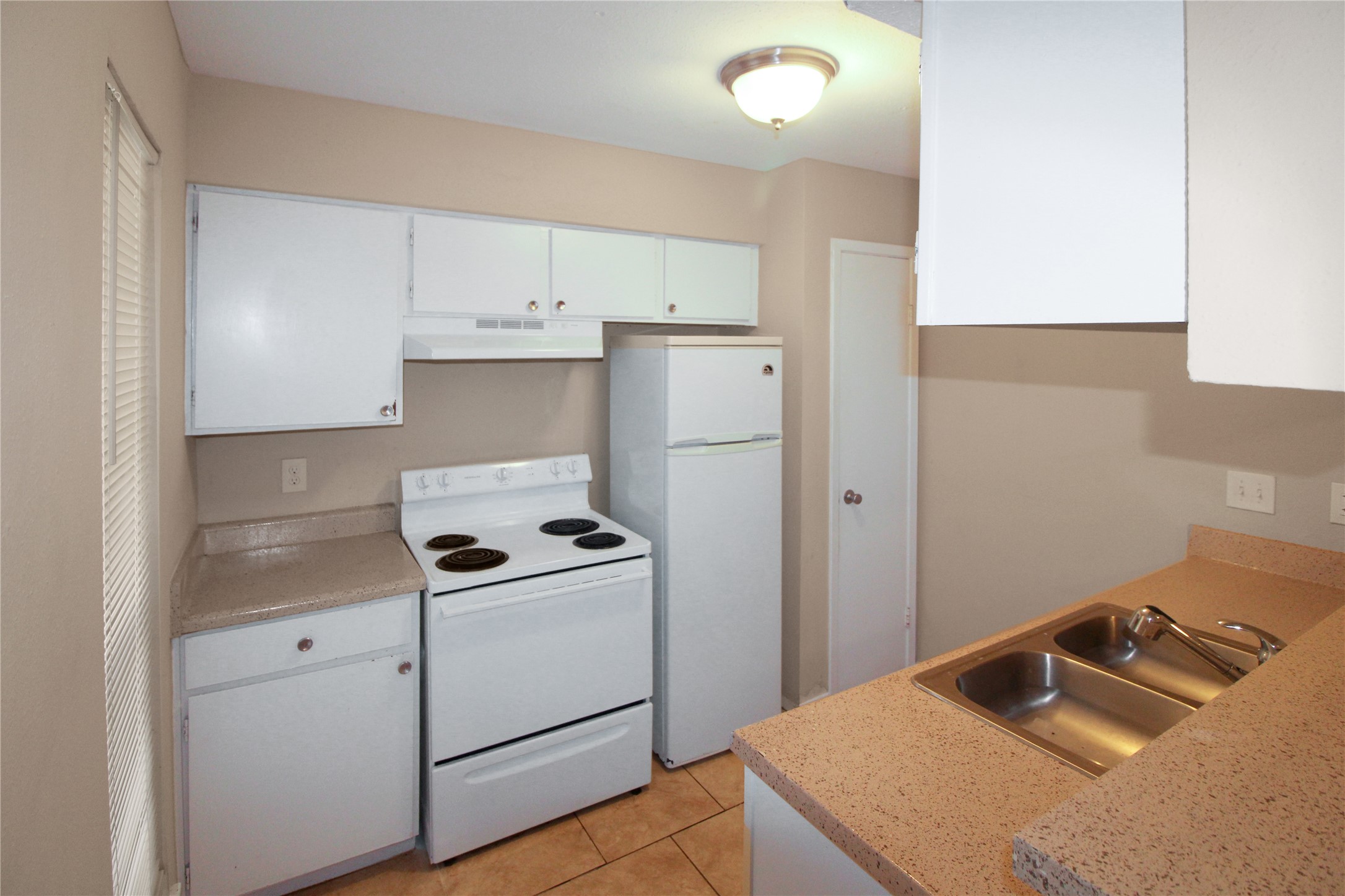 16303 Lyons School Road, Unit 313 Spring, TX 77379 - Photo 4 of 15 a kitchen with a stove and a refrigerator