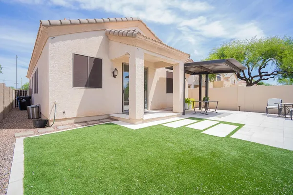 a view of a house with backyard and porch