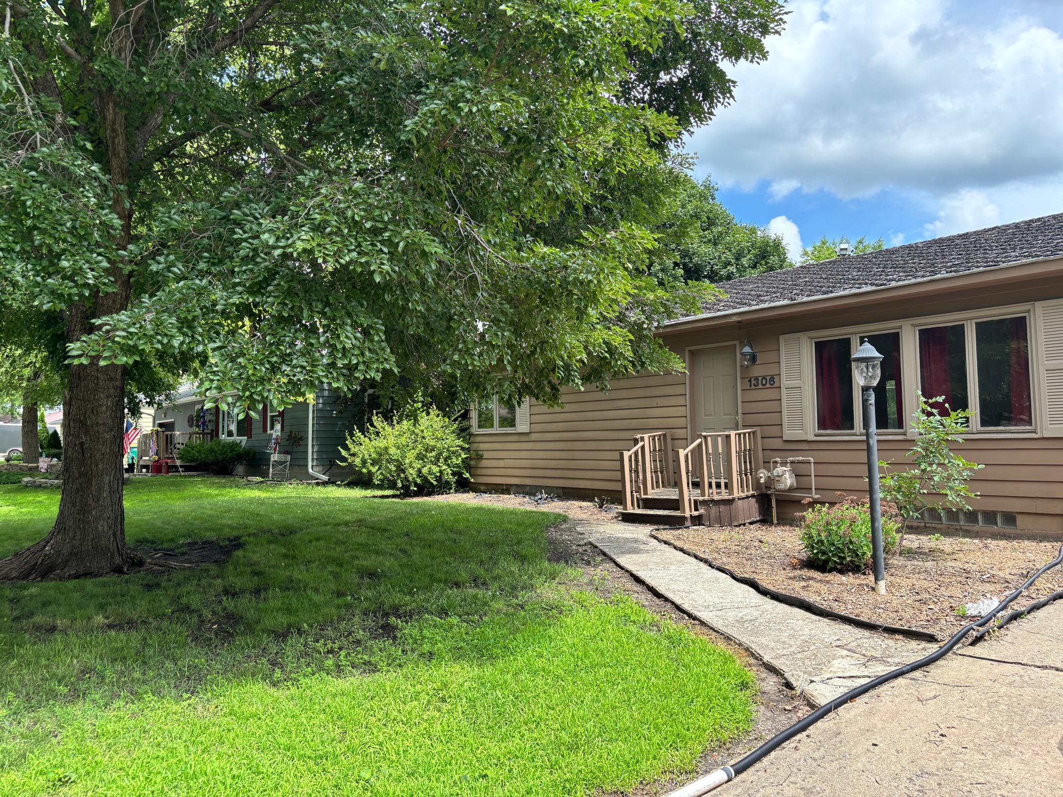 1306 Crestview Road Albert Lea, MN 56007 - Photo 2 of 30