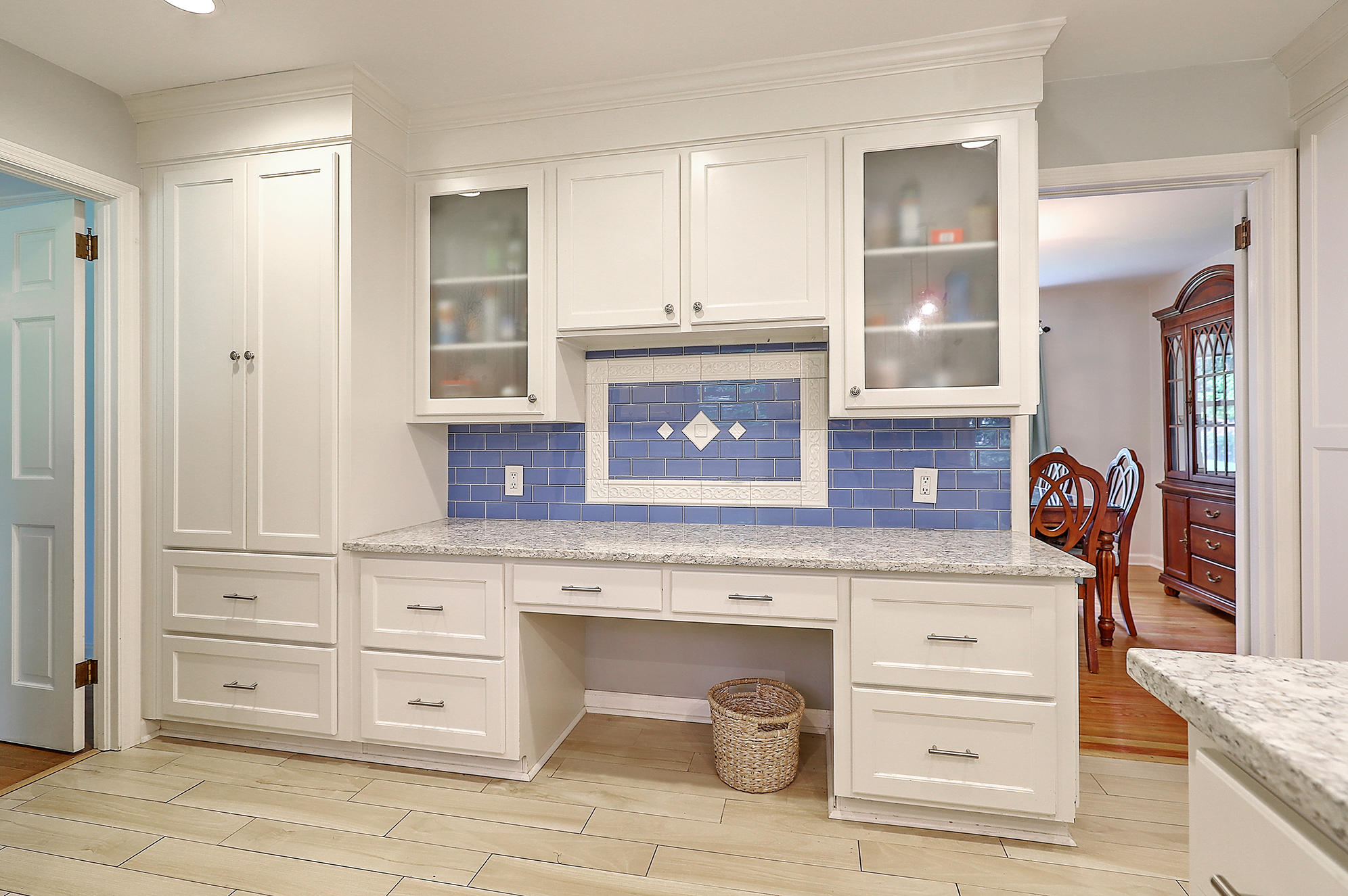 33 Edinburgh Road Charleston, SC 29407 - Photo 22 of 29 updated cabinetry with desk space