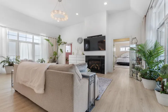 $1,100,000 | 2 Nettie Way, Londonderry, NH 03053