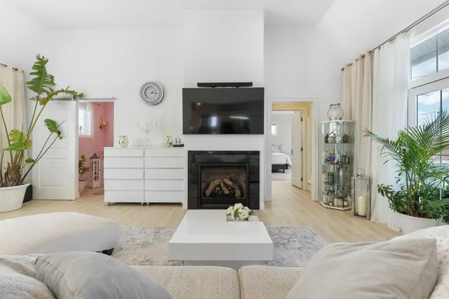 $1,100,000 | 2 Nettie Way, Londonderry, NH 03053