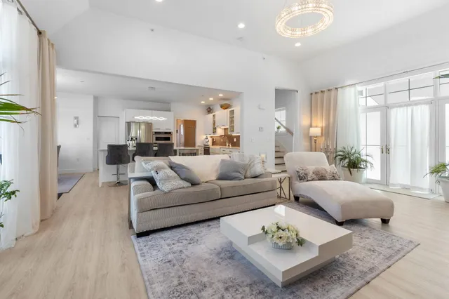 $1,100,000 | 2 Nettie Way, Londonderry, NH 03053