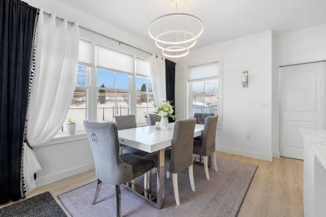 $1,100,000 | 2 Nettie Way, Londonderry, NH 03053