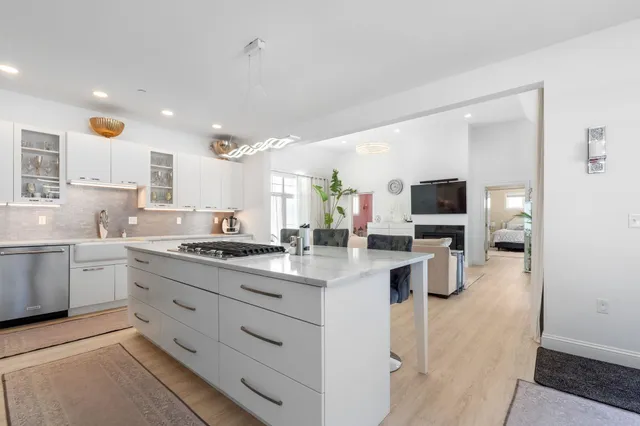 $1,100,000 | 2 Nettie Way, Londonderry, NH 03053