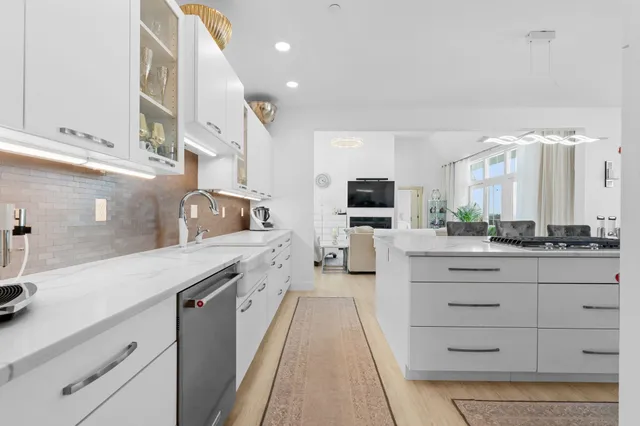 $1,100,000 | 2 Nettie Way, Londonderry, NH 03053