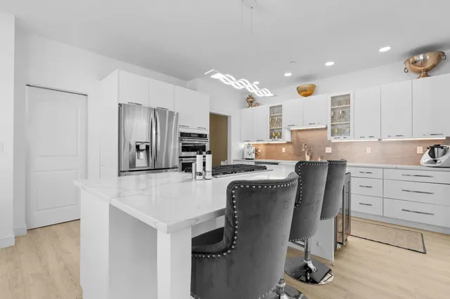 $1,100,000 | 2 Nettie Way, Londonderry, NH 03053