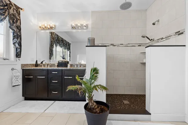 $1,100,000 | 2 Nettie Way, Londonderry, NH 03053