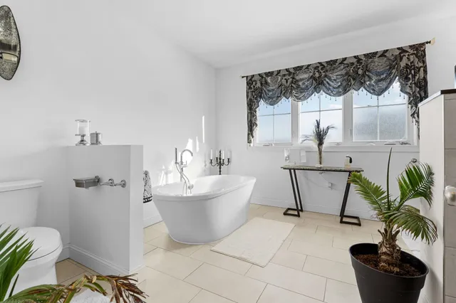 $1,100,000 | 2 Nettie Way, Londonderry, NH 03053