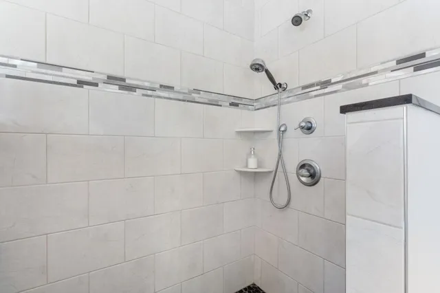 $1,100,000 | 2 Nettie Way, Londonderry, NH 03053