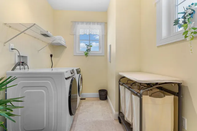 $1,100,000 | 2 Nettie Way, Londonderry, NH 03053