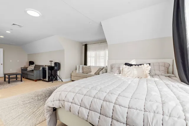 $1,100,000 | 2 Nettie Way, Londonderry, NH 03053