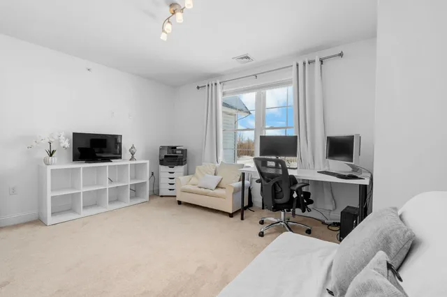 $1,100,000 | 2 Nettie Way, Londonderry, NH 03053