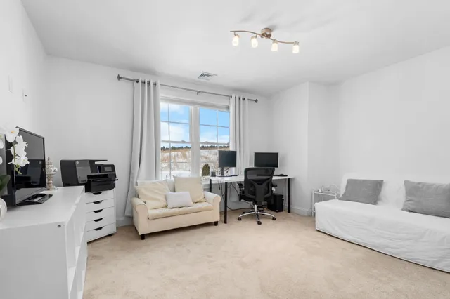 $1,100,000 | 2 Nettie Way, Londonderry, NH 03053