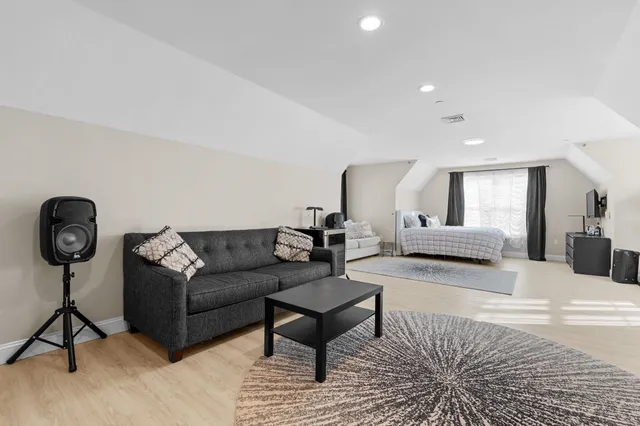 $1,100,000 | 2 Nettie Way, Londonderry, NH 03053