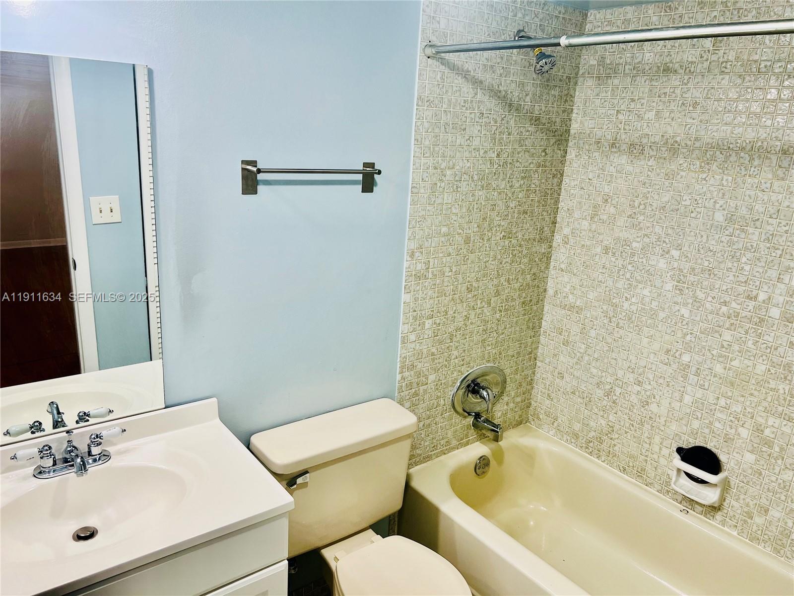 1021 Mockingbird Lane, Unit 215 Plantation, FL 33324 - Photo 15 of 52