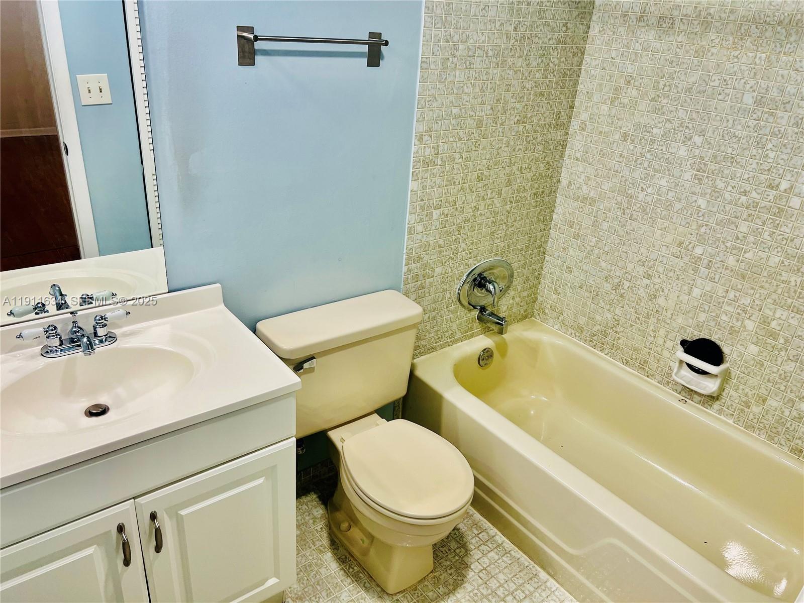 1021 Mockingbird Lane, Unit 215 Plantation, FL 33324 - Photo 16 of 52