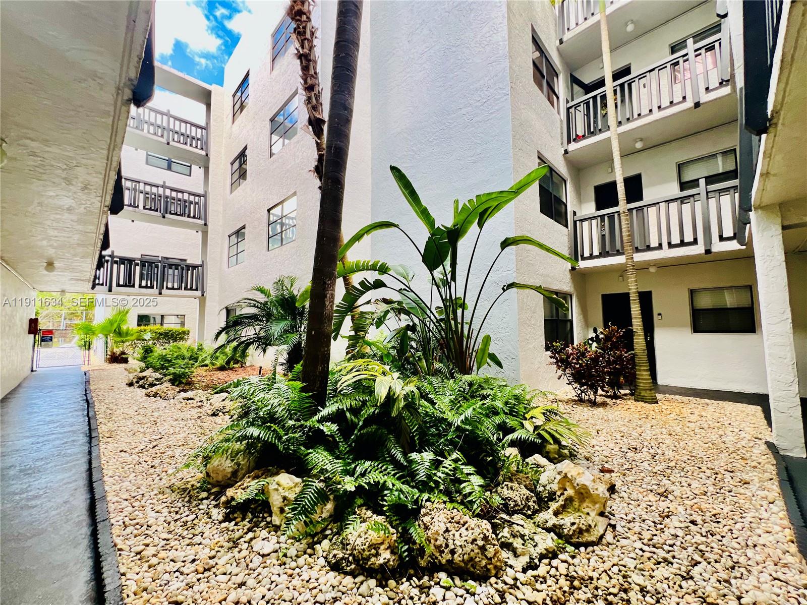 1021 Mockingbird Lane, Unit 215 Plantation, FL 33324 - Photo 8 of 52