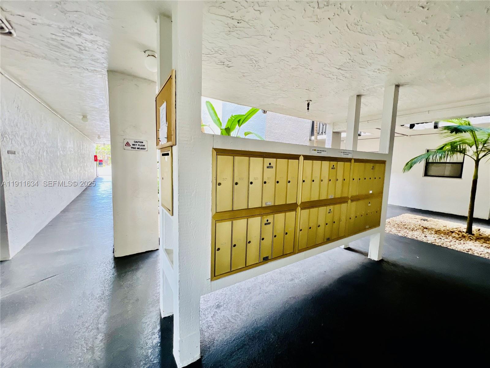 1021 Mockingbird Lane, Unit 215 Plantation, FL 33324 - Photo 10 of 52