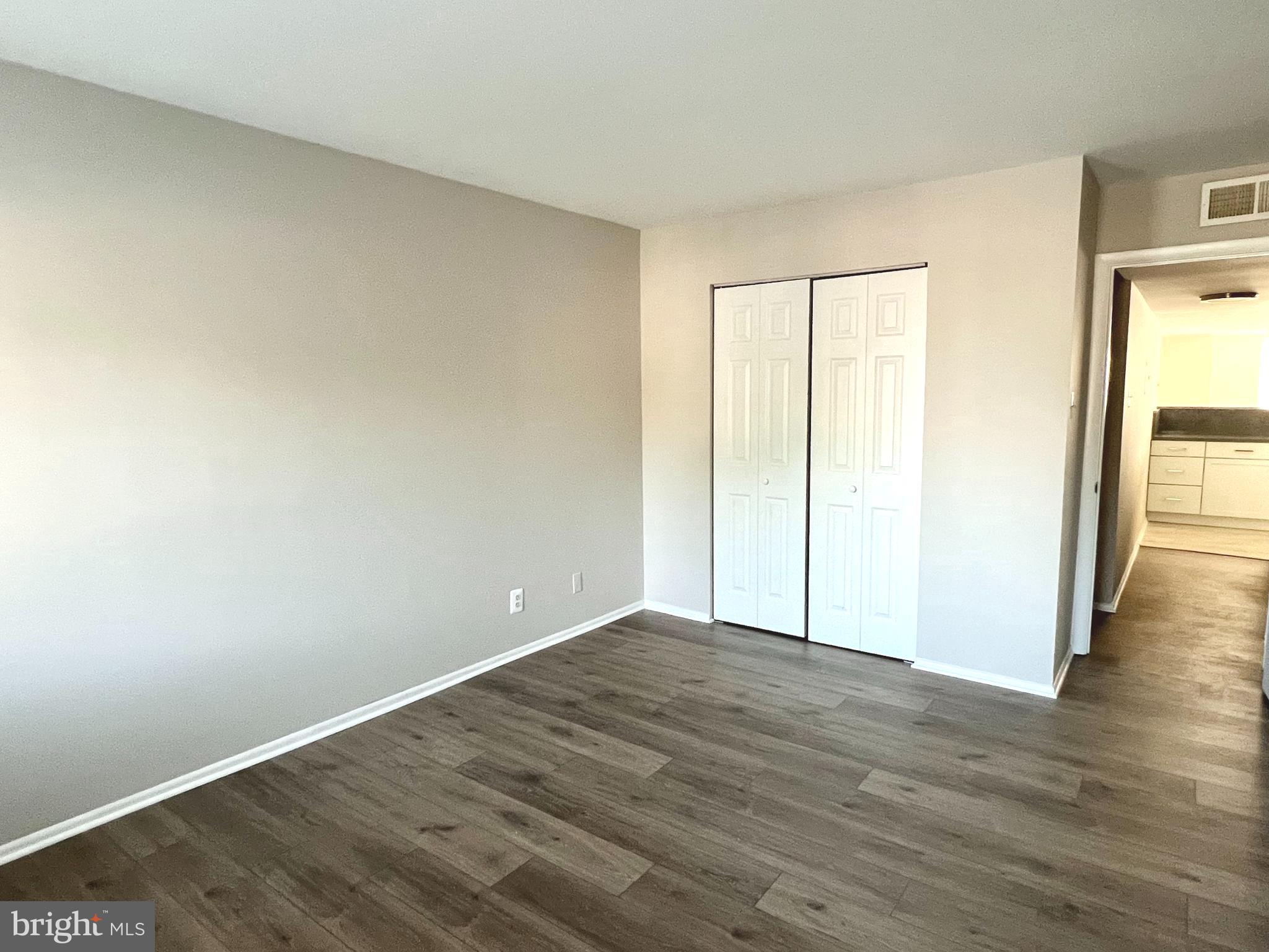 5083 7th Road South, Unit T2 Arlington, VA 22204 - Photo 25 of 36 Large bedroom