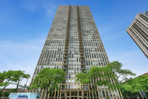 $389,000 | 1660 North LaSalle Drive, Unit 811, Chicago, IL 60614