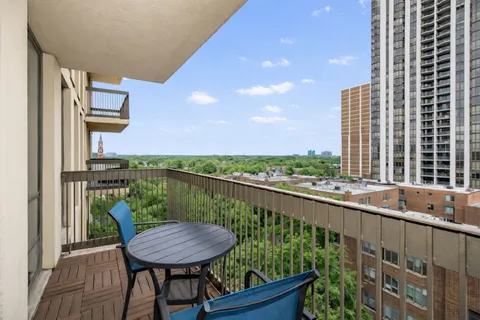 $389,000 | 1660 North LaSalle Drive, Unit 811, Chicago, IL 60614