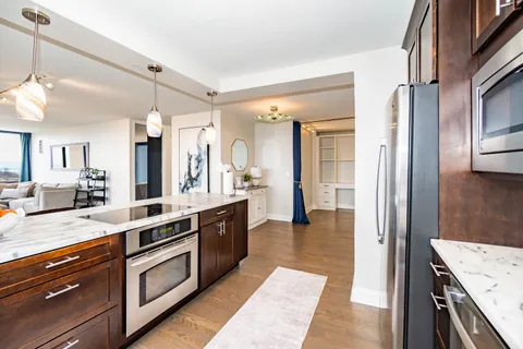 $389,000 | 1660 North LaSalle Drive, Unit 811, Chicago, IL 60614