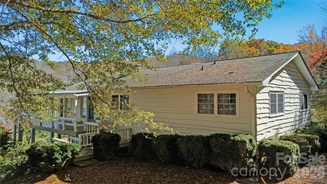 a view of house with a yard