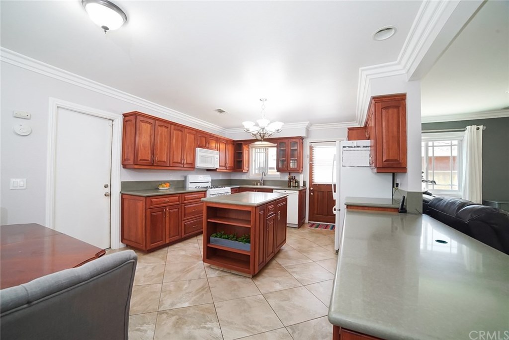 10845 Mercer Avenue Riverside, CA 92505 - Photo 5 of 28
