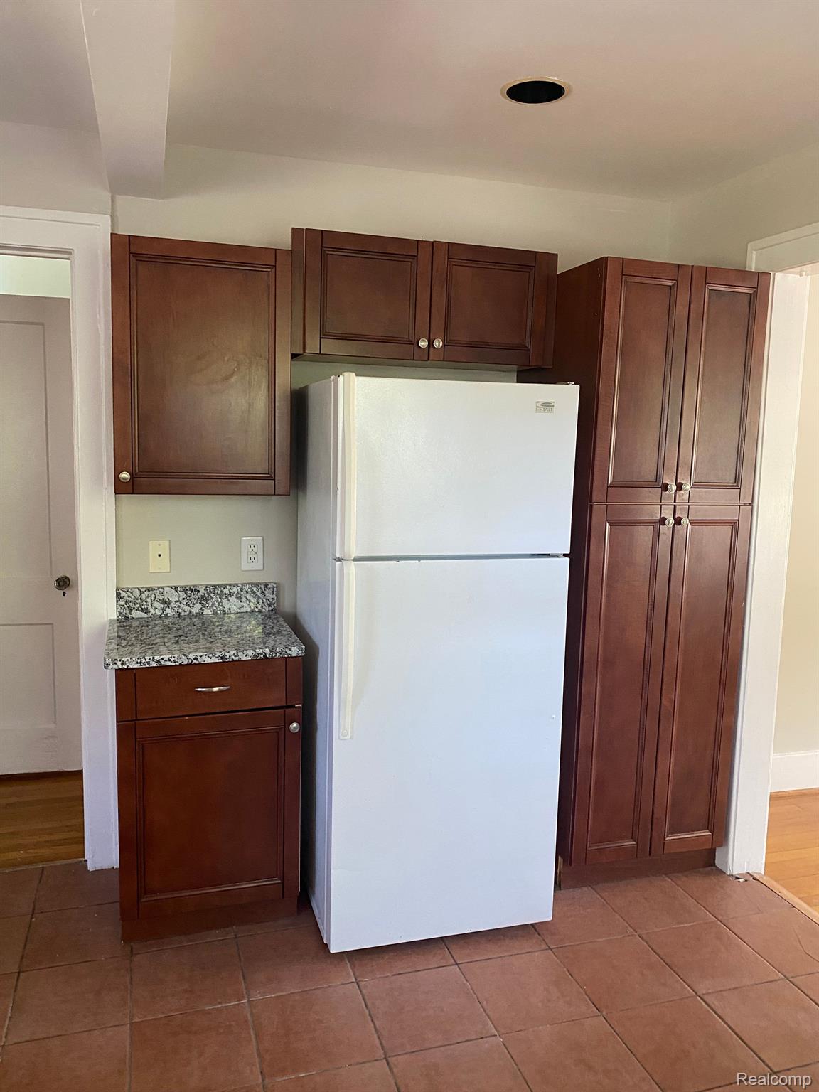 124 Cherokee Road Pontiac, MI 48341 - Photo 6 of 25 Gallery Image 6