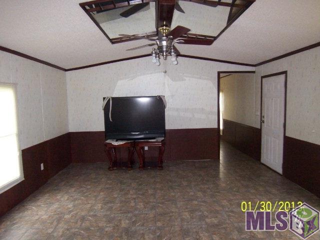 400 Manchester Manor Road Thibodaux, LA 70301 - Photo 2 of 5 Family Room