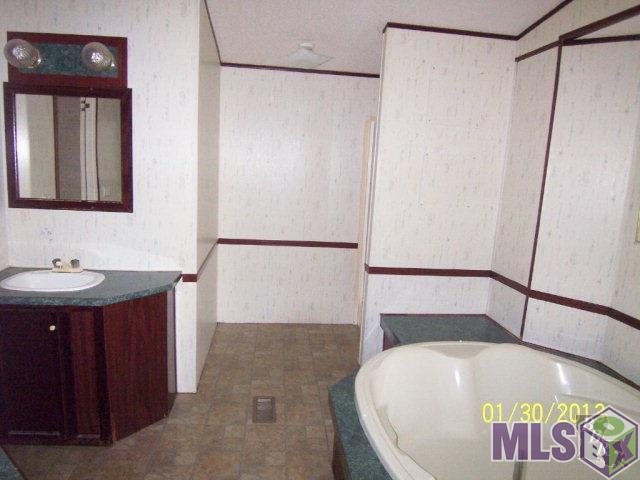 400 Manchester Manor Road Thibodaux, LA 70301 - Photo 5 of 5 Master Bathroom