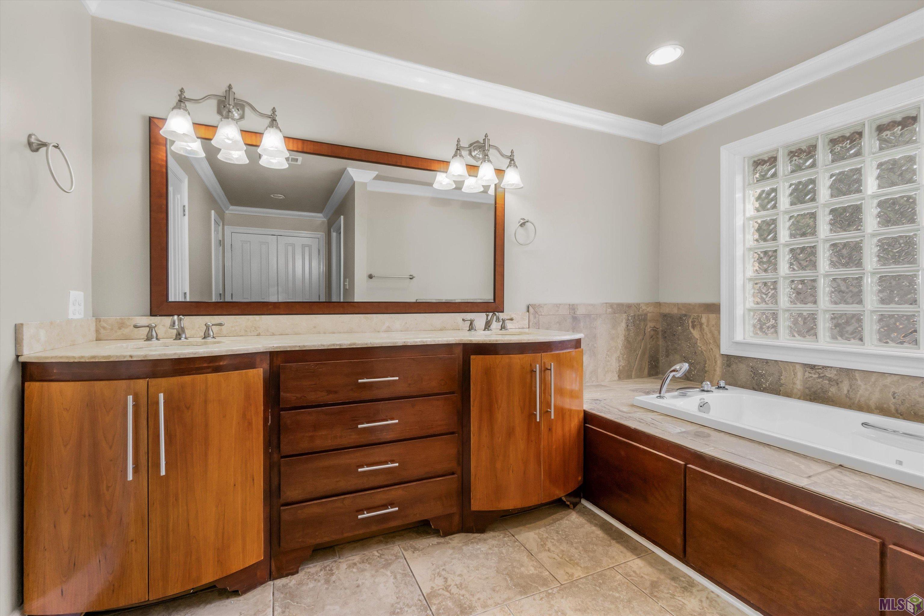 16525 Caesar Avenue Baton Rouge, LA 70816 - Photo 12 of 23 Primary Bath