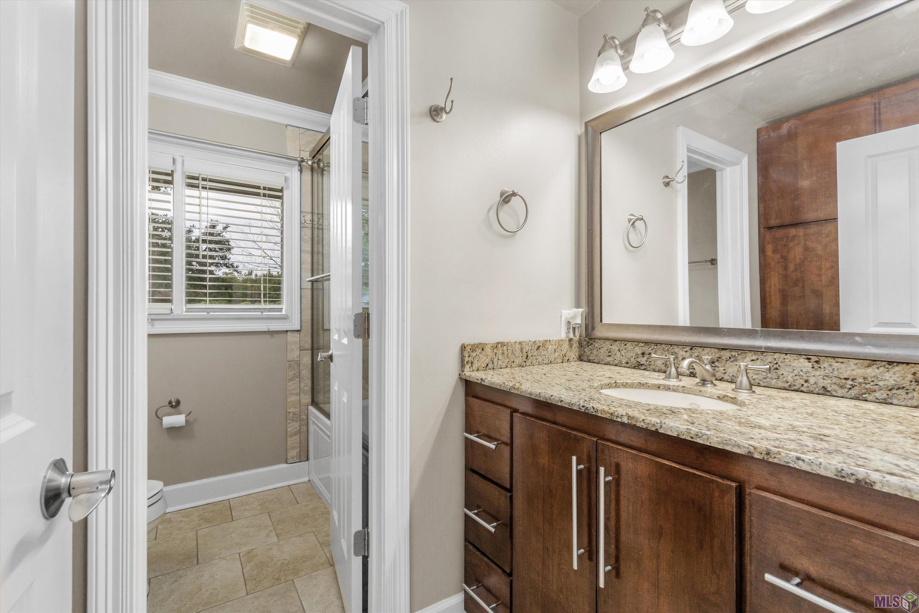 16525 Caesar Avenue Baton Rouge, LA 70816 - Photo 16 of 23 Hall Bath