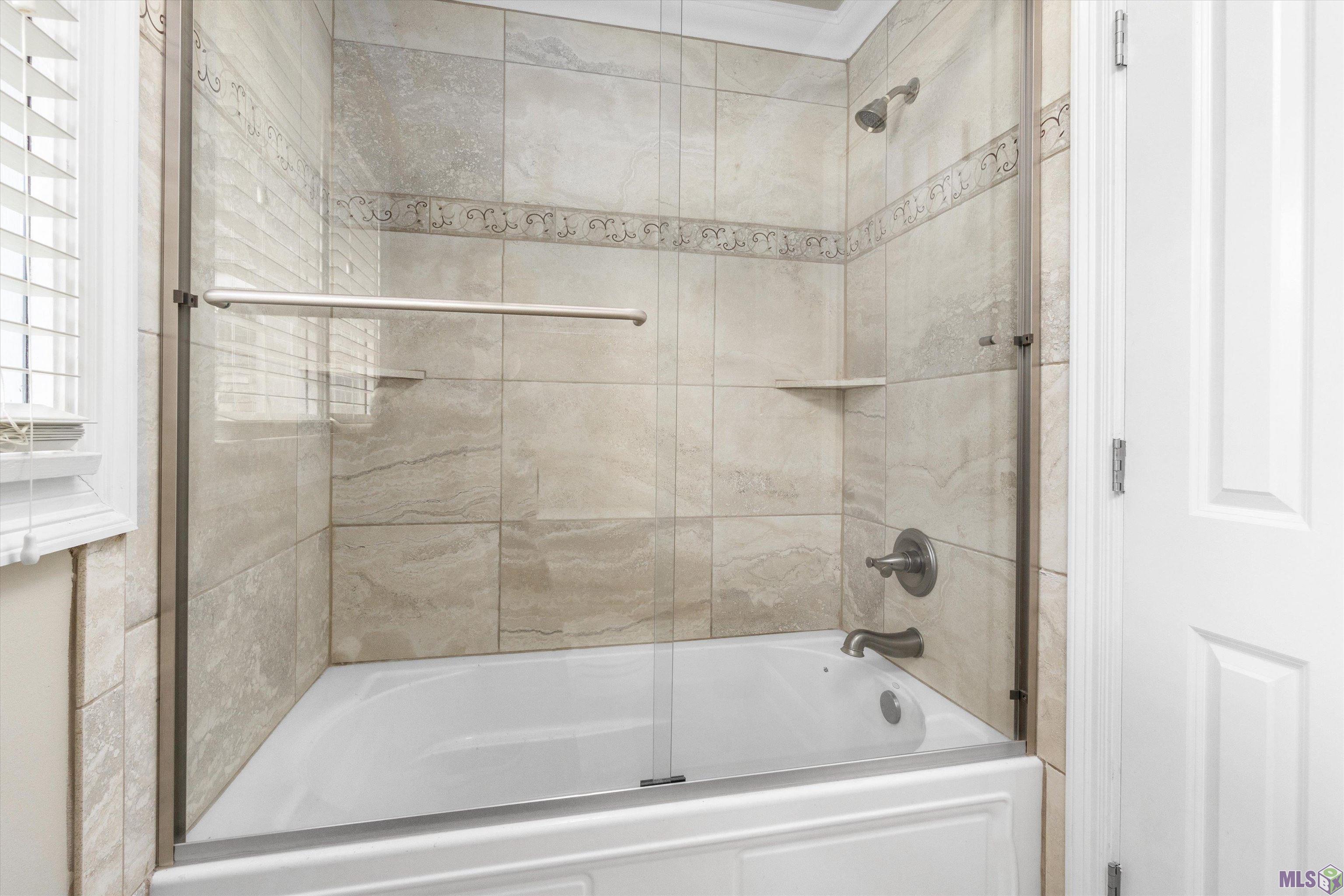16525 Caesar Avenue Baton Rouge, LA 70816 - Photo 17 of 23 Hall Bath