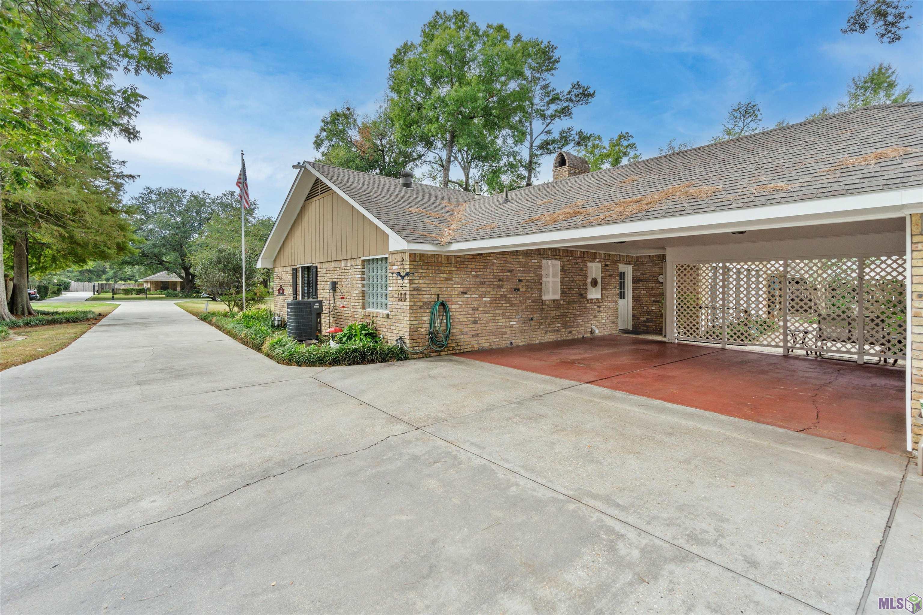 16525 Caesar Avenue Baton Rouge, LA 70816 - Photo 20 of 23 Carport