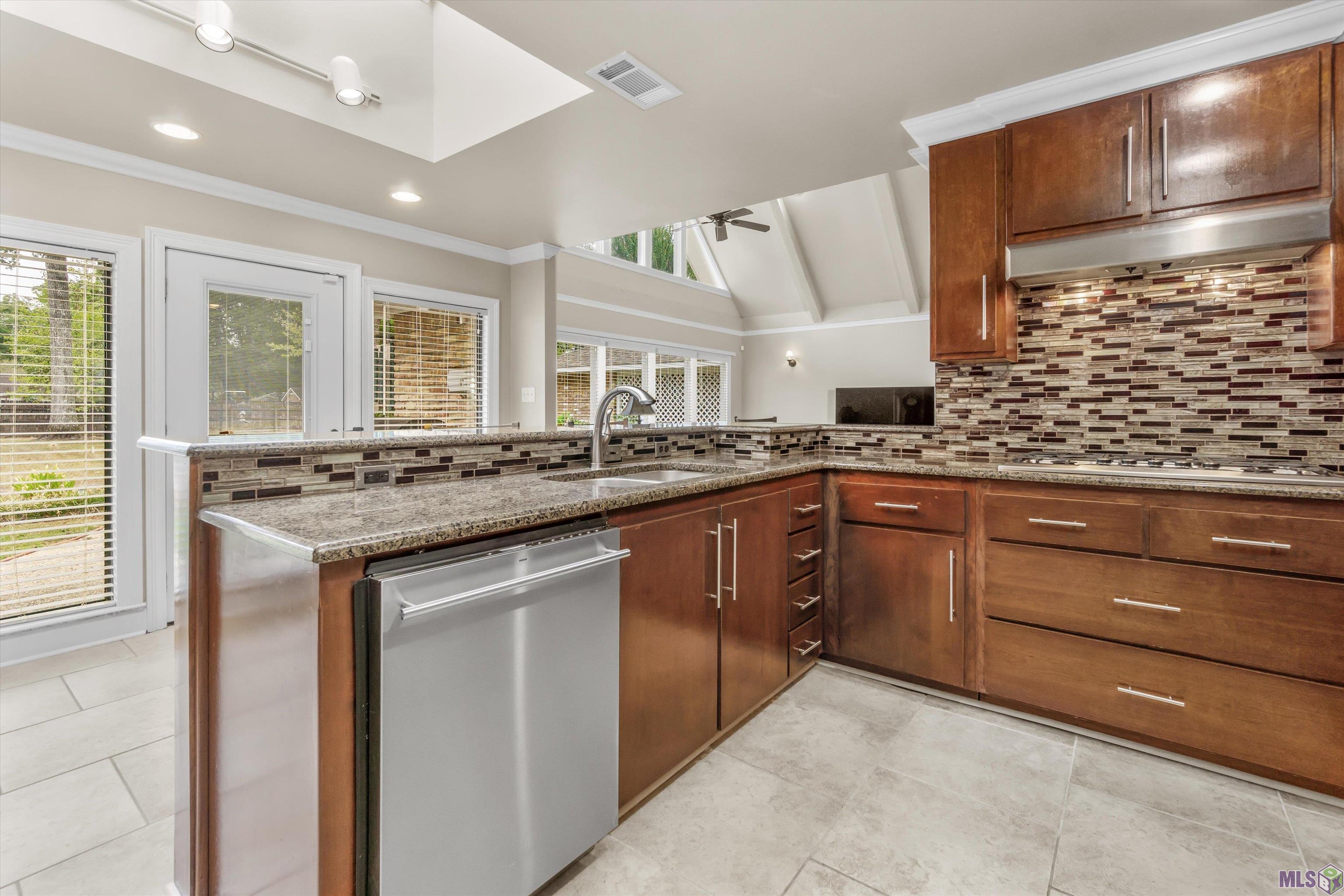 16525 Caesar Avenue Baton Rouge, LA 70816 - Photo 8 of 23 Kitchen