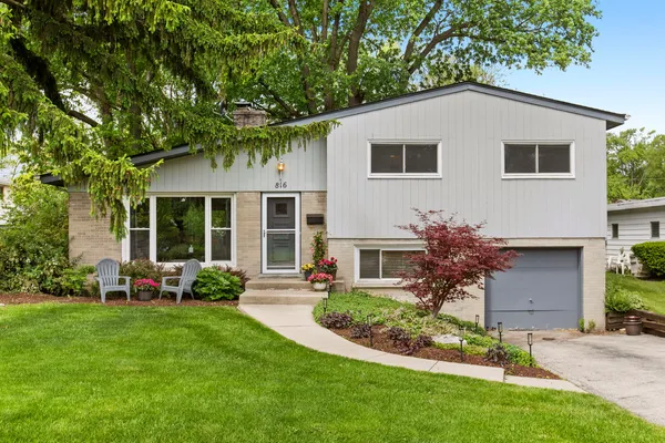 $525,000 | 816 Holmes Avenue, Deerfield, IL 60015