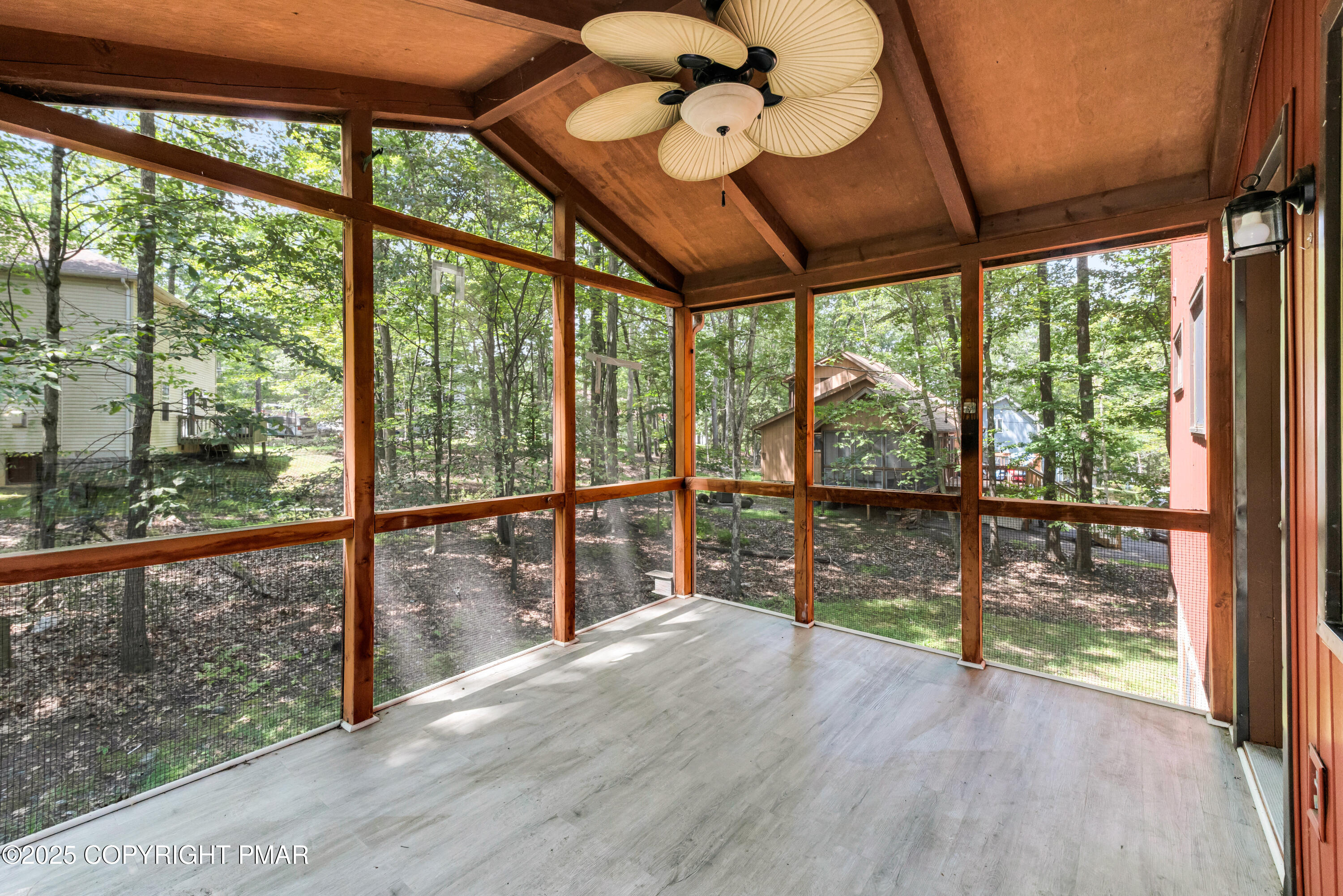 106 Carnforth Drive Bushkill, PA 18324 - Photo 3 of 73 0A5A4113