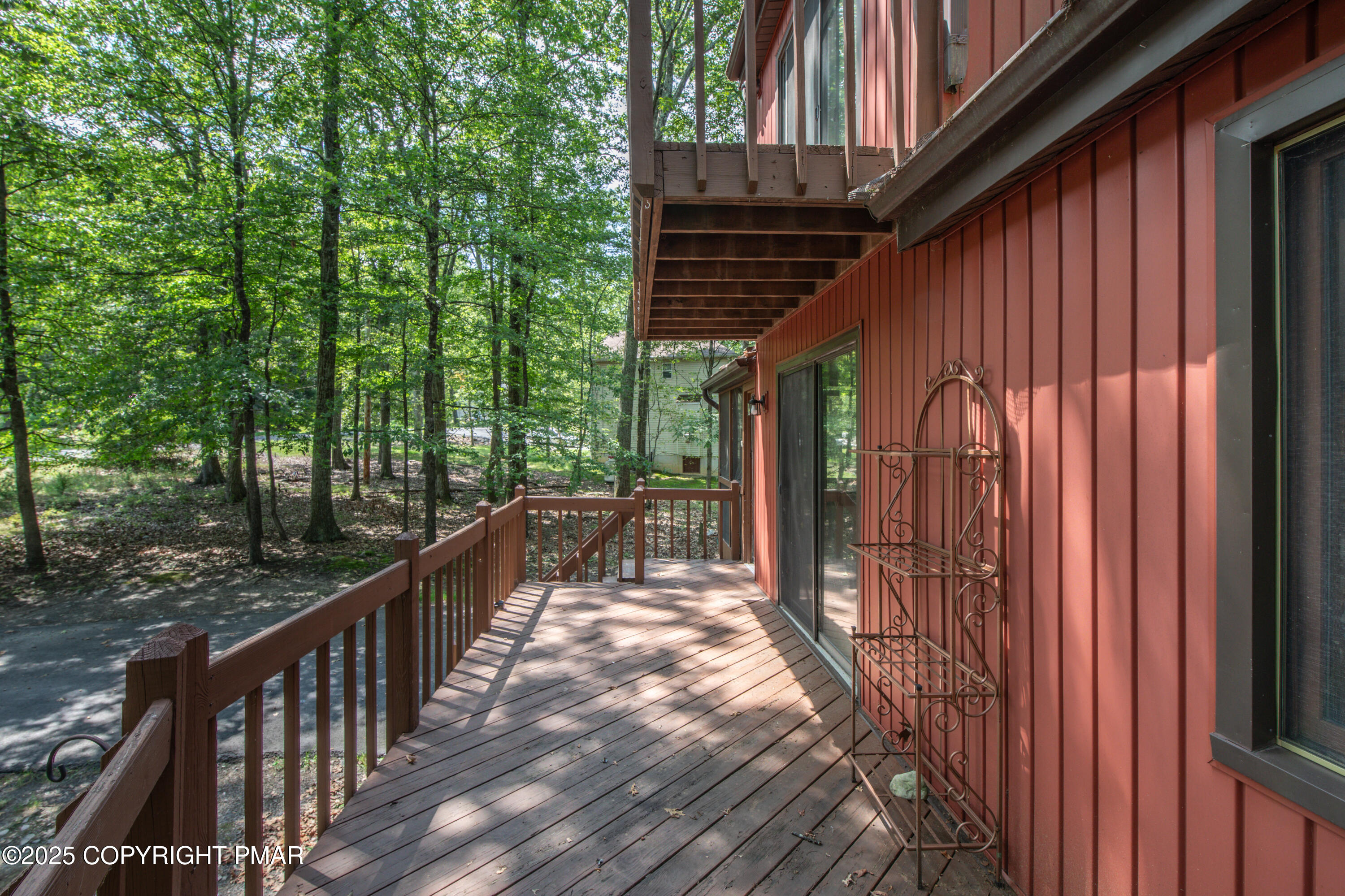 106 Carnforth Drive Bushkill, PA 18324 - Photo 4 of 73 0A5A4107-HDR