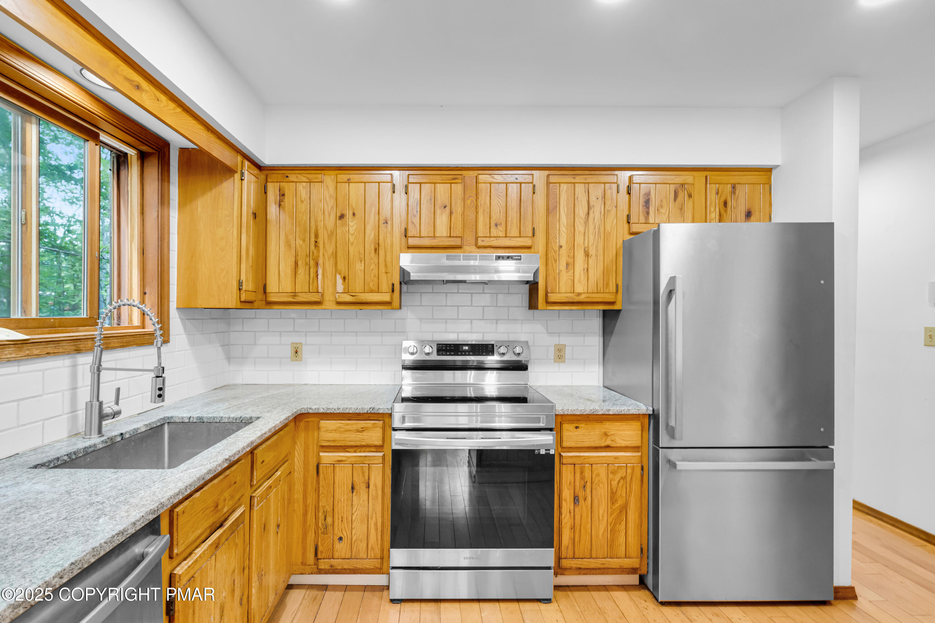 106 Carnforth Drive Bushkill, PA 18324 - Photo 10 of 73 a kitchen with a stove a refrigerator and a sink