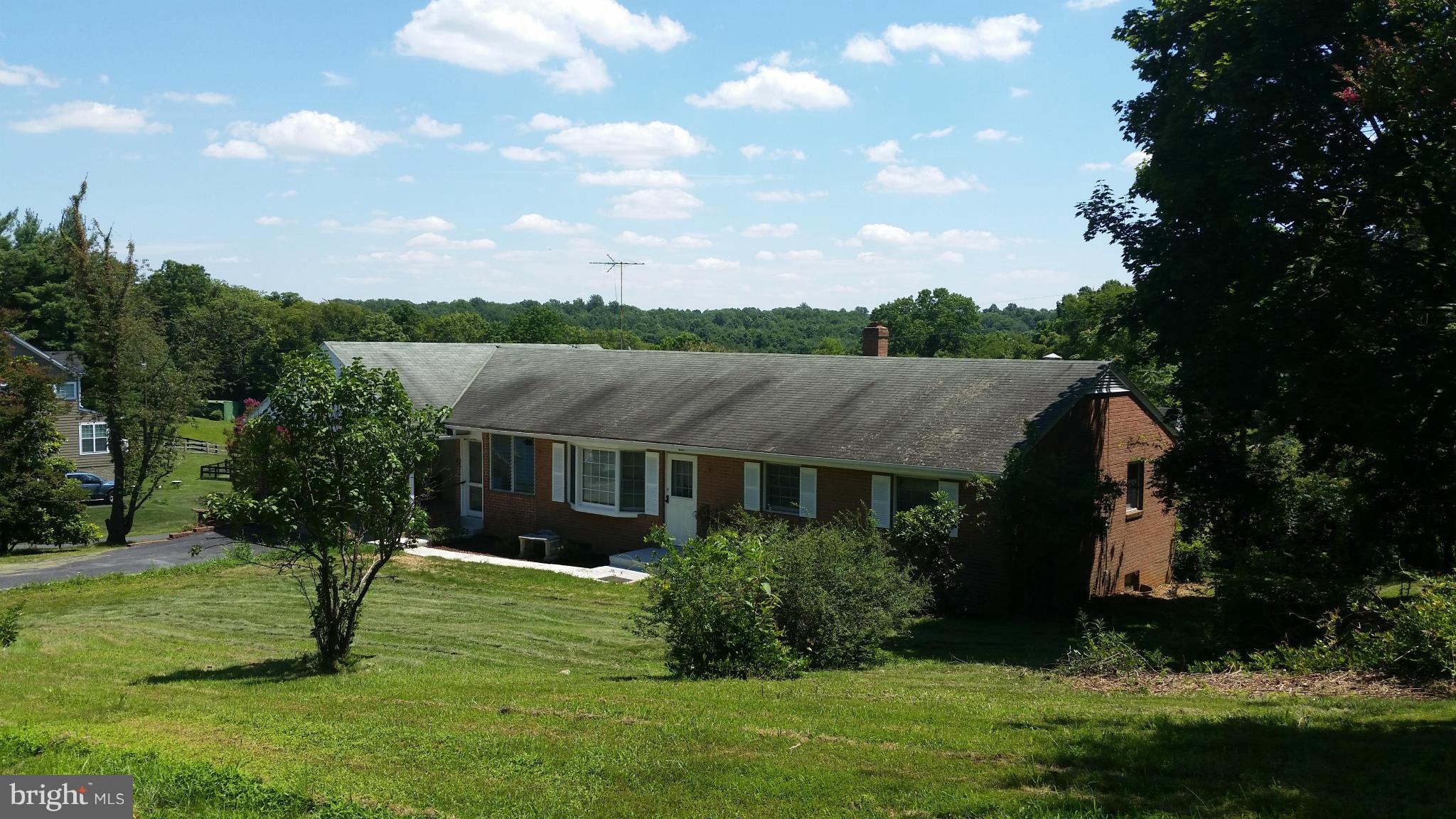 40239 Thomas Mill Road Leesburg, VA 20175 - Photo 2 of 13 Exterior (Front)