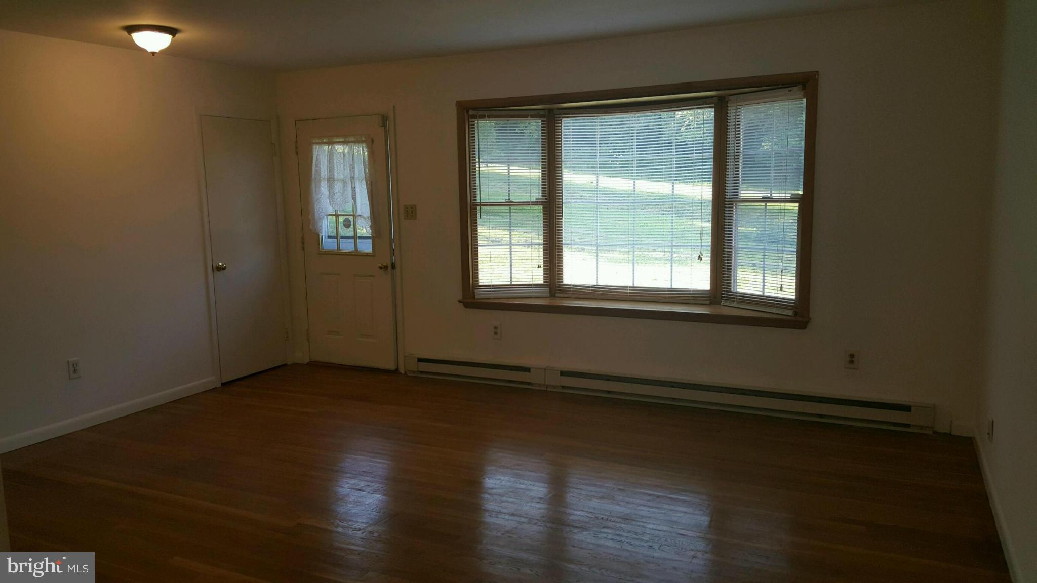40239 Thomas Mill Road Leesburg, VA 20175 - Photo 6 of 13 Living Room